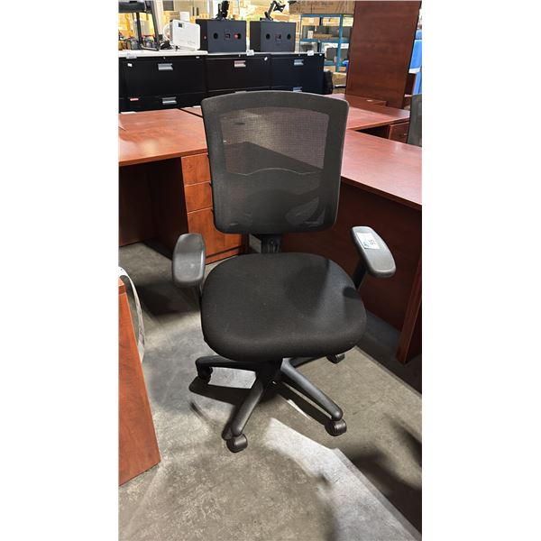 BLACK MESH BACK ADJUSTABLE TASK CHAIR