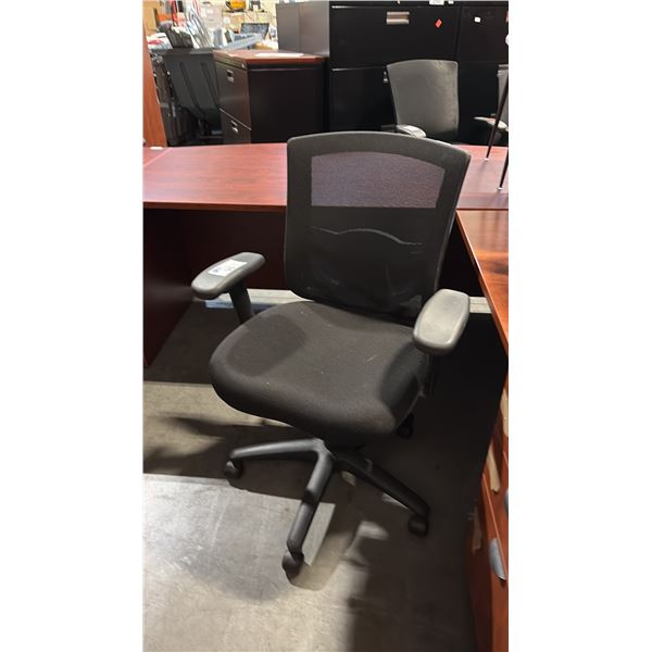 BLACK MESH BACK ADJUSTABLE TASK CHAIR