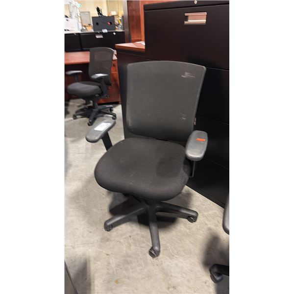 BLACK MESH BACK ADJUSTABLE TASK CHAIR