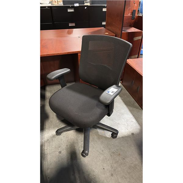 BLACK MESH BACK ADJUSTABLE TASK CHAIR