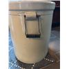 Image 6 : Medalta Potteries 10 Imperial Stoneware Crock