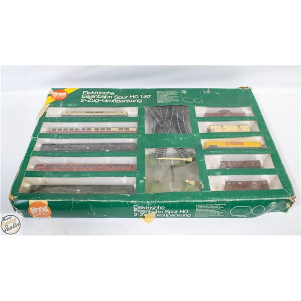 VINTAGE GOOD PLAY/LIMA HO SCALE MODEL TRAIN SET