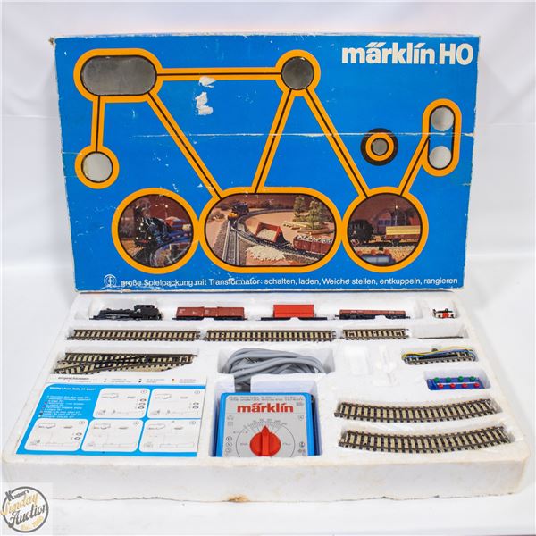 VINTAGE MARKLIN HO GUAGE MODEL TRAIN STARTER SET