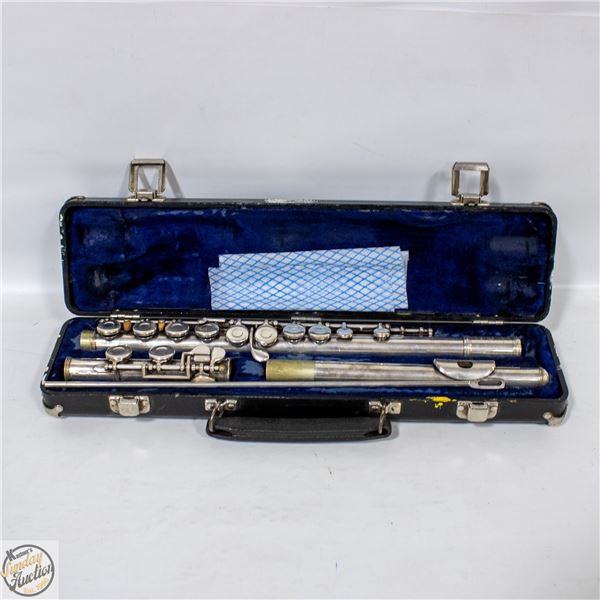 ARMSTRONG MODEL 104 CLOSED HOLE FLUTE IN AN