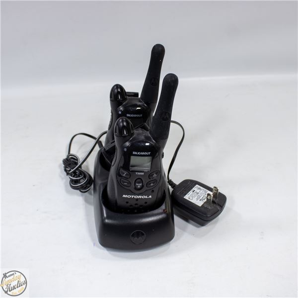 MOTOROLA 5000 WALKIE TALKIES WITH BASE