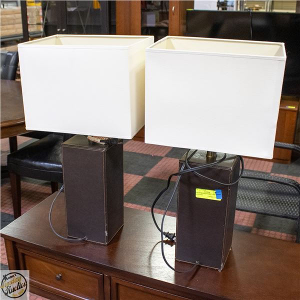 PAIR OF BEDSIDE TABLE LAMPS MATCHING H-23"