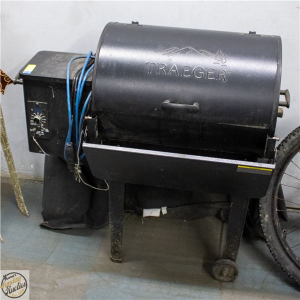 TRAEGER WOOD PELLET OUTDOOR GRILL