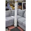 Image 1 : NEW HERITAGE DECORATIVE AREA RUG - 5 X 7FT