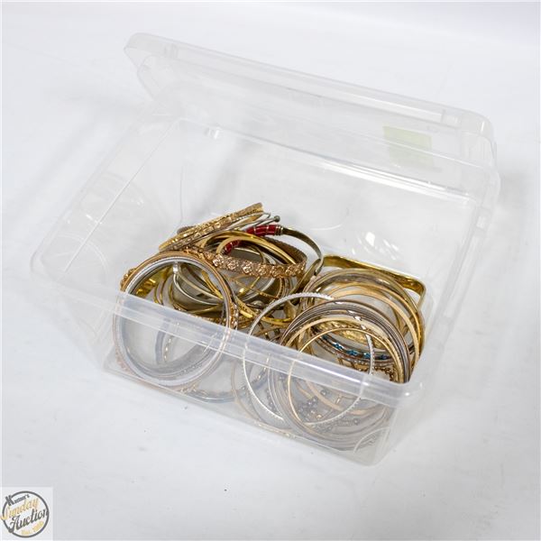 SMALL CONTAINER WITH VARIOUS BANGLES/BRACELETS