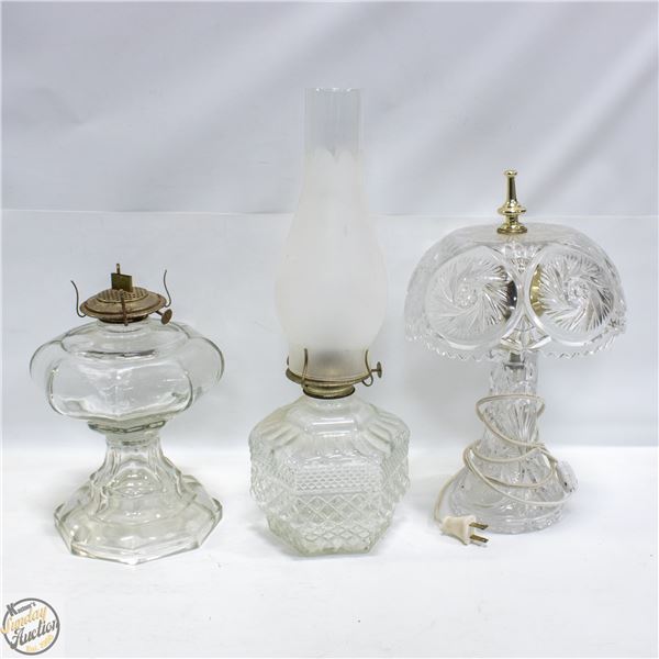 BOX WITH HEAVY CHRYSTAL PINWHEEL LAMP: