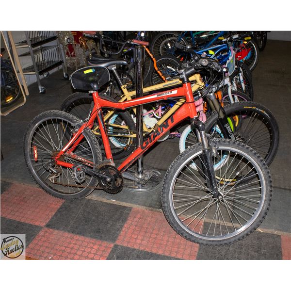 POLICE SEIZED: GIANT BOULDER SE BIKE 26" RED/BLK