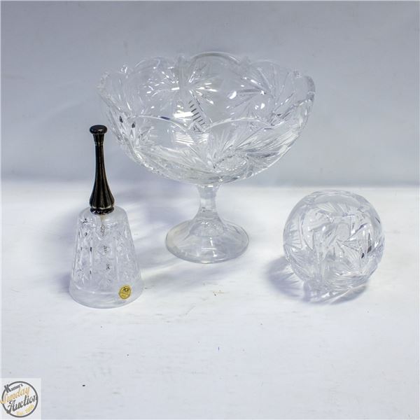 VINTAGE CUT CRYSTAL FOOTED CENTER PIECE BOWL