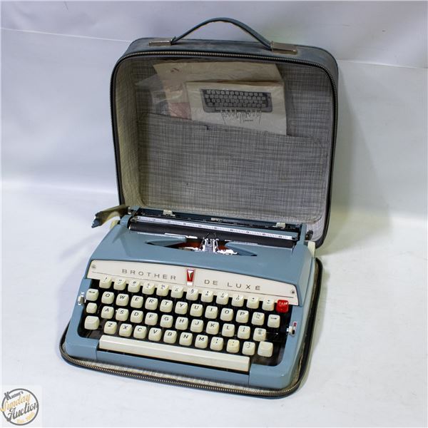 VINTAGE TYPEWRITER & CARRYING CASE