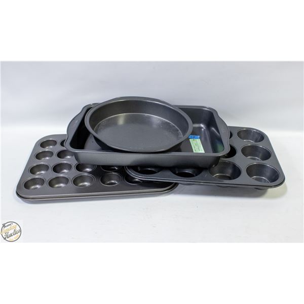 GROUP OF ASSORTED NON-STICK BAKING PANS