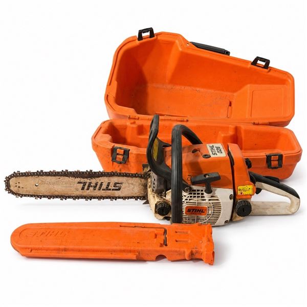 STIHL 026 16-IN GAS CHAINSAW W/ CASE - WORKING