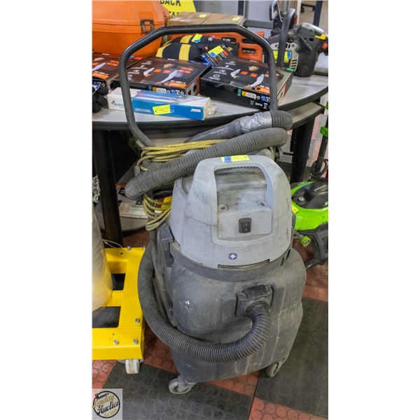 HEAVY-DUTY COMMERCIAL SHOP VACUUM