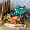 Image 1 : PALLET OF ESTATE OUTDOOR YARD ACCESSORIES