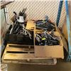 Image 1 : PALLET OF HANGERS