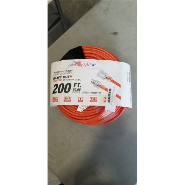 HEAVY DUTY 200 FOOT LIGHTED ORANGE EXTENSION CORD. 16AWG/3C