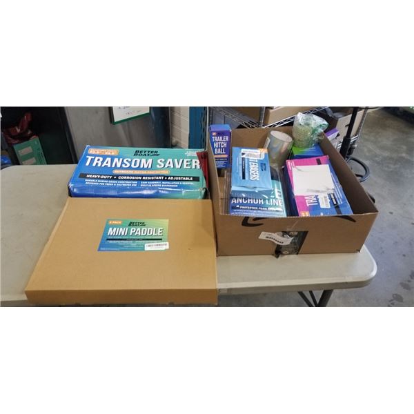 TRAY OF BETTER BOAT ITEMS INCLUDING STEEL TRAILER HITCH BALL MOUNT, MINI PADDLE, TRANSOM SAVER, 2" T