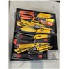 Image 1 : 2 TRAYS OF EXACTO KNIVES