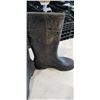 Image 3 : MENS SIZE 13 STEEL TOE RUBBER BOOTS