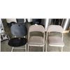 Image 1 : 3 FOLDING CHAIRS