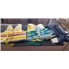Image 1 : 3 LIFE JACKETS