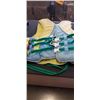 Image 4 : 3 LIFE JACKETS