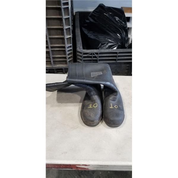 MENS SIZE 10 STEEL TOE RUBBER BOOTS