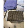 Image 4 : 5 MOVING BLANKETS