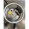 Image 3 : 2 FORKLIFT PROPANE TANKS