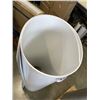 Image 2 : BUNDLE OF 5 PLASTICIZED CARDBOARD SHEETS, 4FT X 8FT
