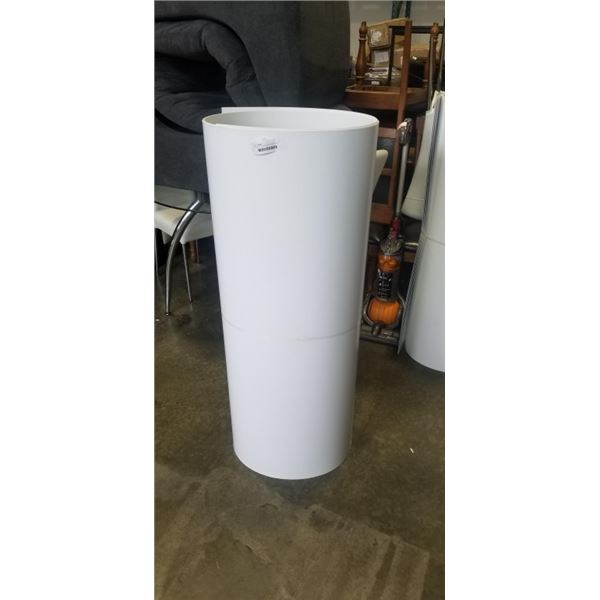 BUNDLE OF 5 PLASTICIZED CARDBOARD SHEETS, 4FT X 8FT
