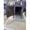 Image 3 : VINTAGE CAST IRON WOOD BURNING MINI STOVE
