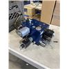 Image 2 : HYDRAULIC FLUID PUMP AND ASSORTED FITTINGS