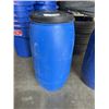 Image 4 : 2 FOOD GRADE 200 LITER DRUMS W/ LIDS