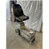 Image 1 : COMMERCIAL RIDE ON FLOOR SCRAPER
