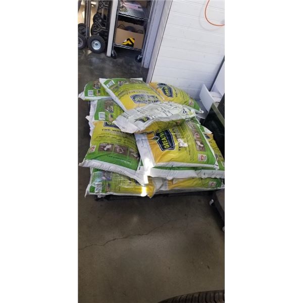 PALLET OF GREASWEEP NATURES SUPER ABSORBANT