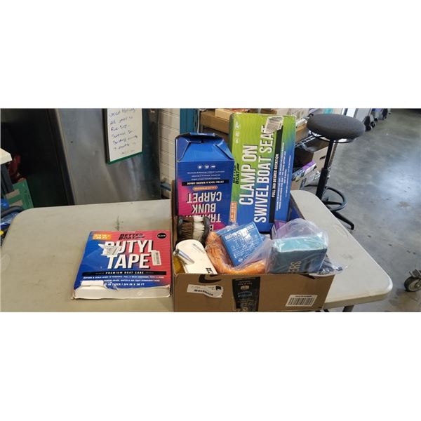 TRAY OF BETTER BOAT ITEMS INCLUDING CLAMP ON SWIVEL BOAT SEAT, ANCHOR BUOY, BOAT TRAILER BUNK CARPET