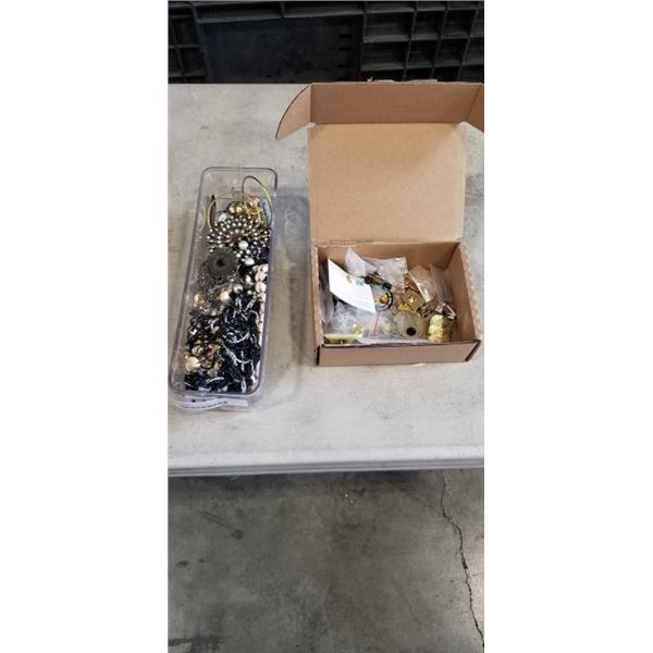 TRAY OF ESTATE COSTUME JEWELLERY AND NECKLACES AND ASSORTED COLLECTIBLE PINS
