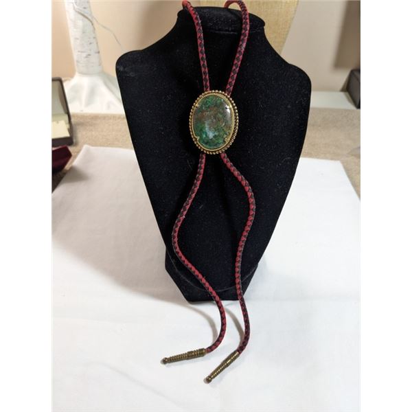 VINTAGE GREEN STONE BOLO TIE