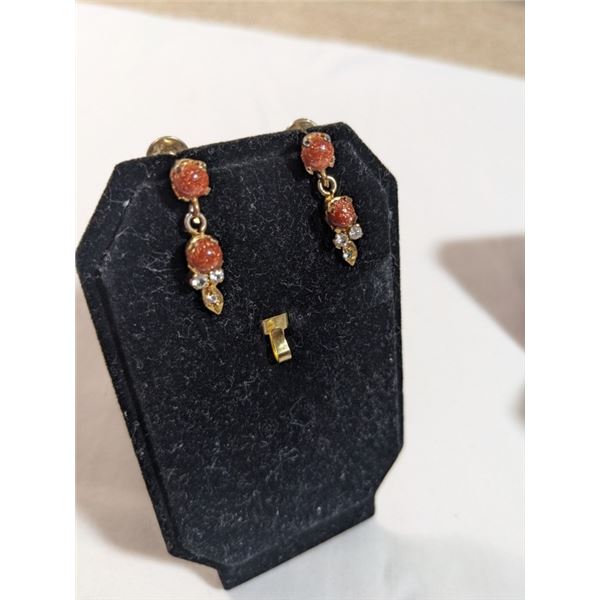 PAIR OF HAND CRAFTED EARRINGS W/ GOLD STONES, UNMARKED