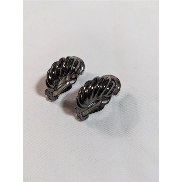 PAIR OF ERWIN PEARL CLIP ON EARRINGS