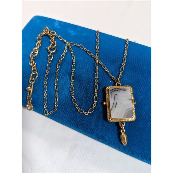VINTAGE GOLD TONE W/ LACE AGATE STONE PENDANT AND CHAIN NECKLACE