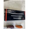 Image 2 : MINI DECORATIVE SAMURAI SWORD SET WITH STAND AND POCKET KNIVES