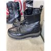 Image 2 : 3 PAIRS LADIES BOOTS