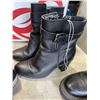 Image 3 : 3 PAIRS LADIES BOOTS