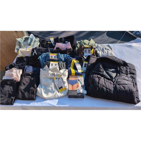 LOT OF NEW WOMEN'S CLOTHING SIZE SMALL APPROX 30PCS