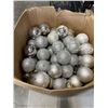 Image 1 : LARGE BOX OF CHRISTMAS ORNAMENTS